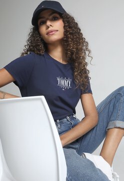 Camiseta Tommy Jeans Logo Azul-Marinho