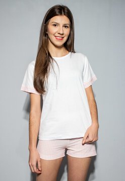 Pijama Xadrez Vichy Rosa e Blusa de Malha Branca